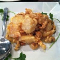 Crunchy Cashew Shrimp and Scallops Dish · 