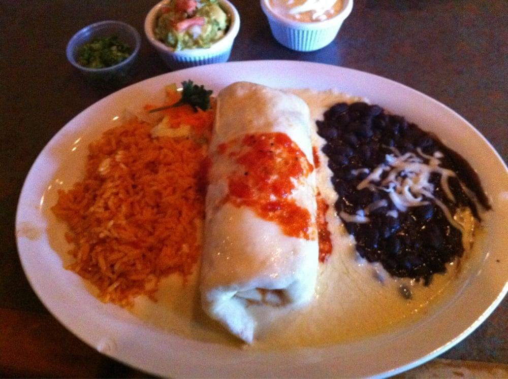 Burrito Maria · Filled with spinach, cheese, grilled chicken and a touch of garlic topped with our special white wine sauce. Served with Mexican rice and black beans.