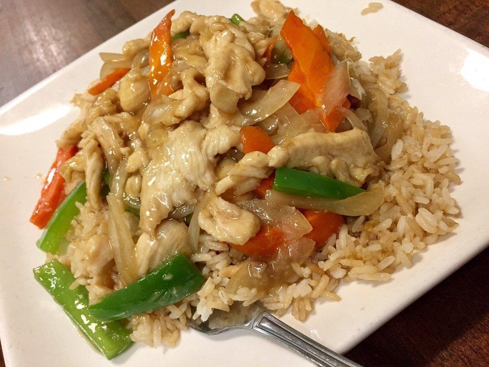 Spicy Garlic Chicken Plate · chicken breast meat with yellow onion, bell pepper and carrot in spicy garlic sauce