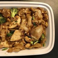 Pad See Ew · Stir fried flat rice noodle, egg, broccoli in black bean sauce.