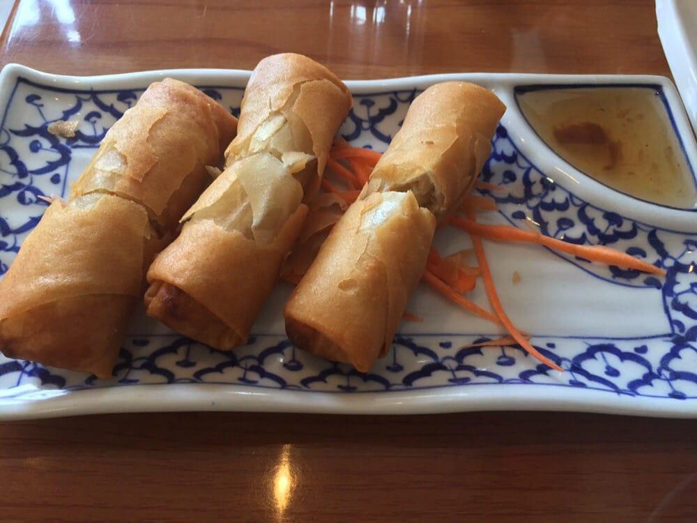 Vegetable Paw Pia Spring Roll · 