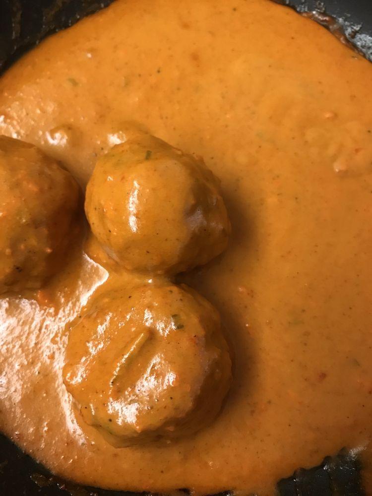 Malai Kofta · Homemade cheese stuffed in vegetable balls, cooked in mildly spiced cream sauce. Served with rice and chutneys. 