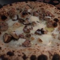 Meatball and Funghi Pizza · 