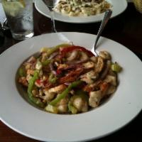 Pasta Pollo Pepperone · Sauteed sliced chicken, tri-colored peppers, onions, oil, and garlic (spicy).