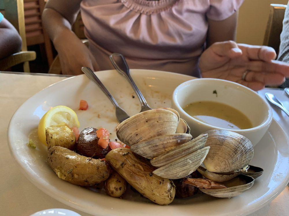 Arnies Restaurant · Soup · Seafood · Salads · Sandwiches · Hamburgers