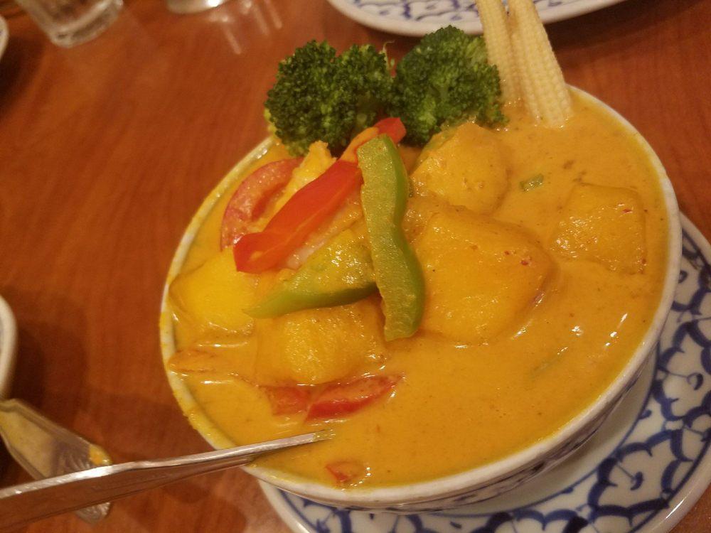 Mango Curry · Bell peppers and Thai basil in spicy red curry.  Medium spicy.