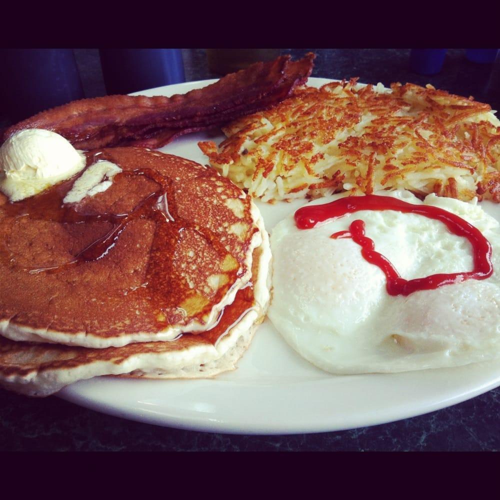Flo's Pancake House · Breakfast & Brunch