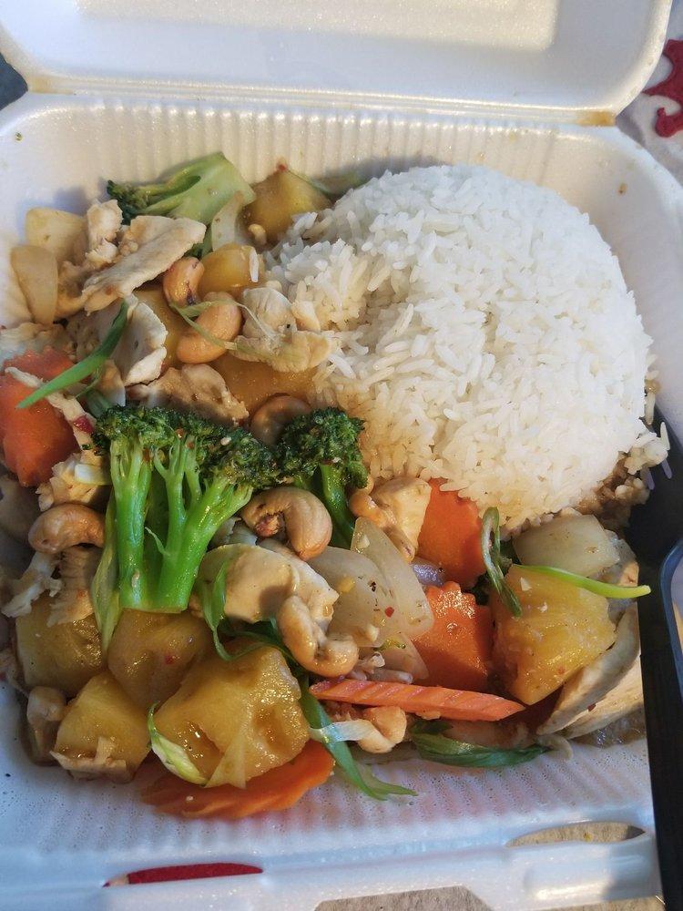Cashew Chicken · Sauteed chicken with carrot, onion, green onion, broccoli, pineapple and cashew nuts.