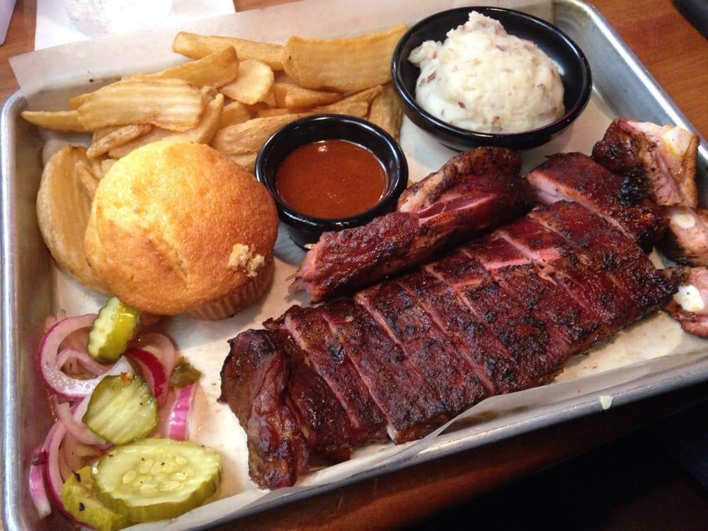 Famous Dave's Bar-B-Que · American · Dinner · Comfort Food · BBQ · Barbeque