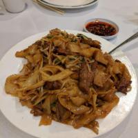 Wok Tossed Beef Chow Foon · 