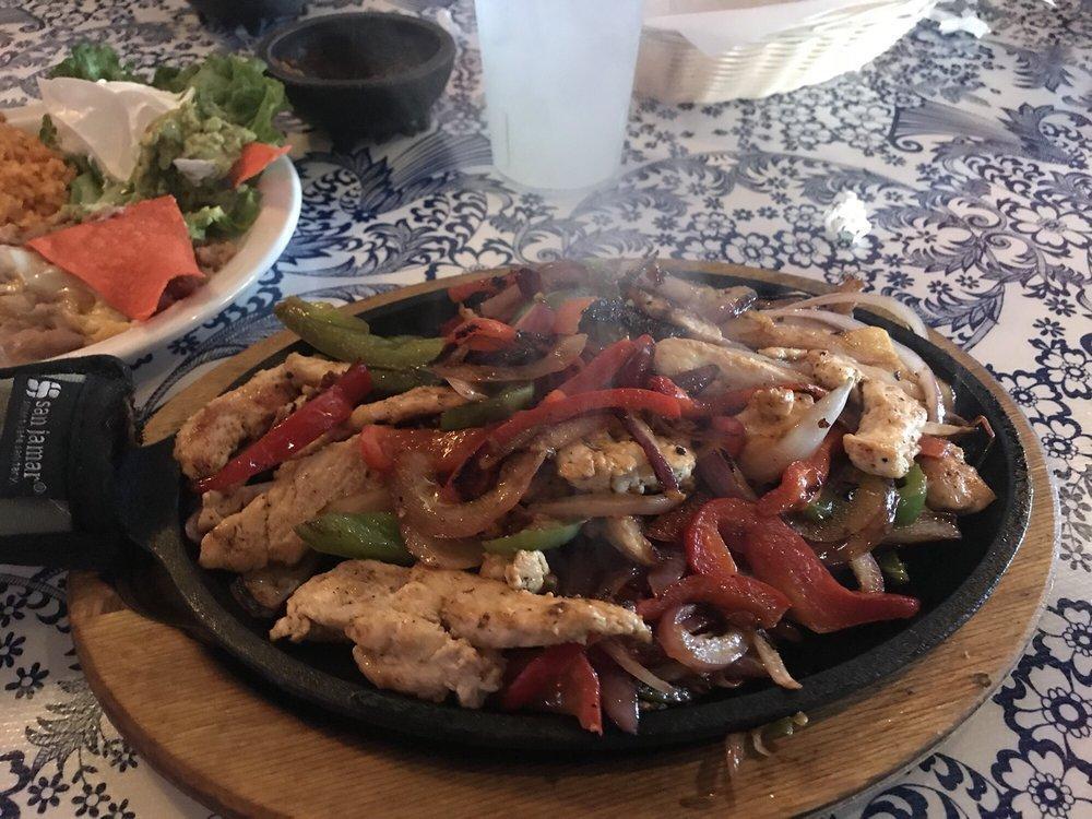 Chicken Fajita Taco Salad · 