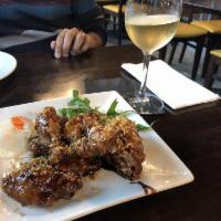 Canh Ga Chien Nuoc Mam - Spicy Garlic Chicken Wings · 