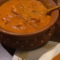 Chicken Makhani · Boneless pieces of chicken cooked in a combination of tomato base & spices with cream.