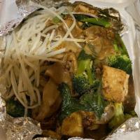 Pad See Ew · Choice of meat with flat rice noodle, egg, broccoli, chinese broccoli.