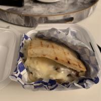 Carne Desmechada Arepa · 