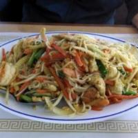 Singapore Noodle · Rice vermicelli stir-fried with julienned carrot, bean sprouts, white onions and scallion wi...