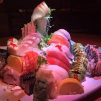 Hama Lover · 10 pieces of sushi, 24 pieces of sashimi, 1 Godzilla roll, 1 tuna roll and 1 dragon roll.