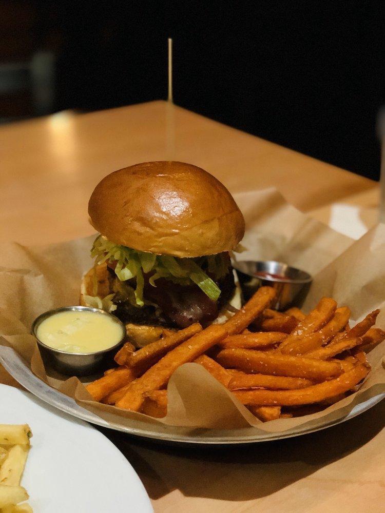 Backyard Burger · Sirloin/brisket beef patty, tomato, grilled onion, house-bacon, sharp cheddar, lettuce, pickle and 1000 island, house-made bun, serve with hand-cut fries. (fries fried in soy oil)