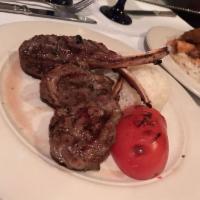 Pirzola · Char-grilled baby lamb chops, served with white rice.