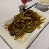 Shredded Beef with Hot Green Pepper Lunch · 