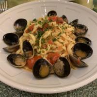Herb Linguine and Clams · 