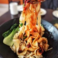Spicy Hot Oil Seared Noodles · 