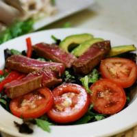 Ahi Seared Tuna Salad · 