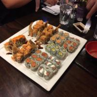 Edison Roll · Inside shrimp tempura,spicy tuna outside spicy crab.