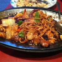 Sizzling Pan Fried Noodles · 