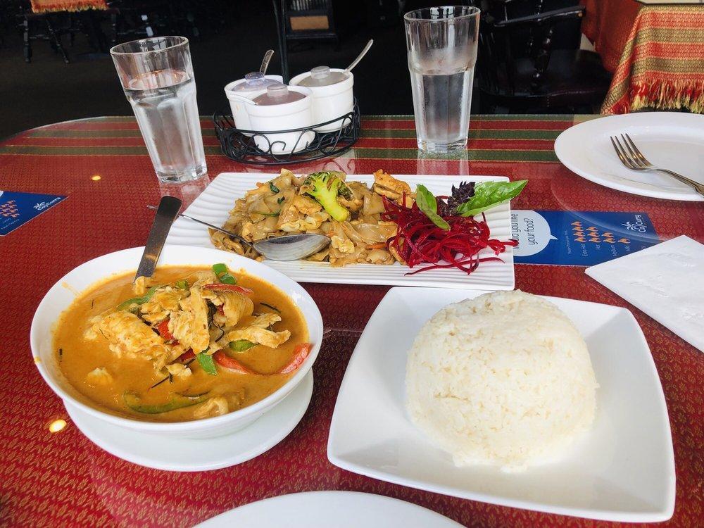 Panang Curry · Choice of meat, kaffir leaves and bell pepper in panang curry sauce and without rice.
