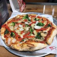 Eat Your Veggies Pie · Grande mozzarella, broccoli, onions, mushrooms, spinach, roasted red peppers, roasted garlic...