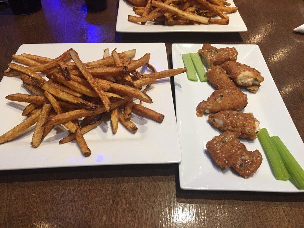 Buckets Bar And Grill · American · Bars · Chicken Wings