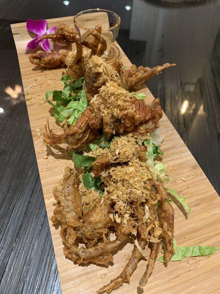 Soft Shell Crab Dried Curry · Pu-nim-phad-pong-ka-lee. Fresh soft shell crab with stir-fry chili paste, curry powder, egg, milk, onion, green onion, celery and bell peppers.