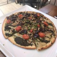 Perfecto Pesto Pizza · Walnut pesto, crimini mushrooms, cherry tomatoes, Kalamata olive, cashew cheese and garlic p...