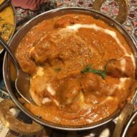 Chicken Tikka Masala · Chicken breast meat barbecued in tandoor oven and then cooked with
creamy sauce and spices.
