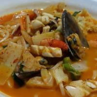 Spicy Seafood Noodle · 