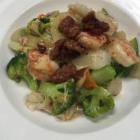 Spicy Cha Cha Cha · Scallop, shrimp and lobster sauteed with broccoli, celery, mushroom, snow peas and walnuts i...