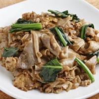 Pad Sea Eiw · Flat rice noodles sautéed with egg, broccoli and black soy sauce
