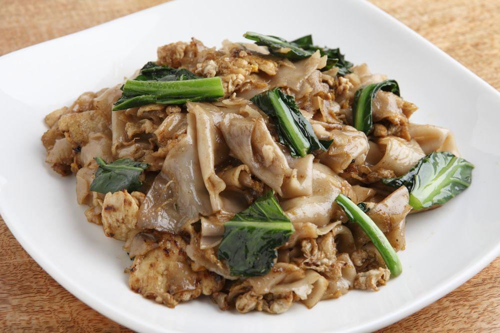 Pad Sea Eiw · Flat rice noodles sautéed with egg, broccoli and black soy sauce