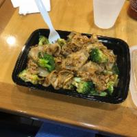 Pad See Ew · Stir fried big flat noodle, black bean sauce, egg, and broccoli. Served with your choice of ...