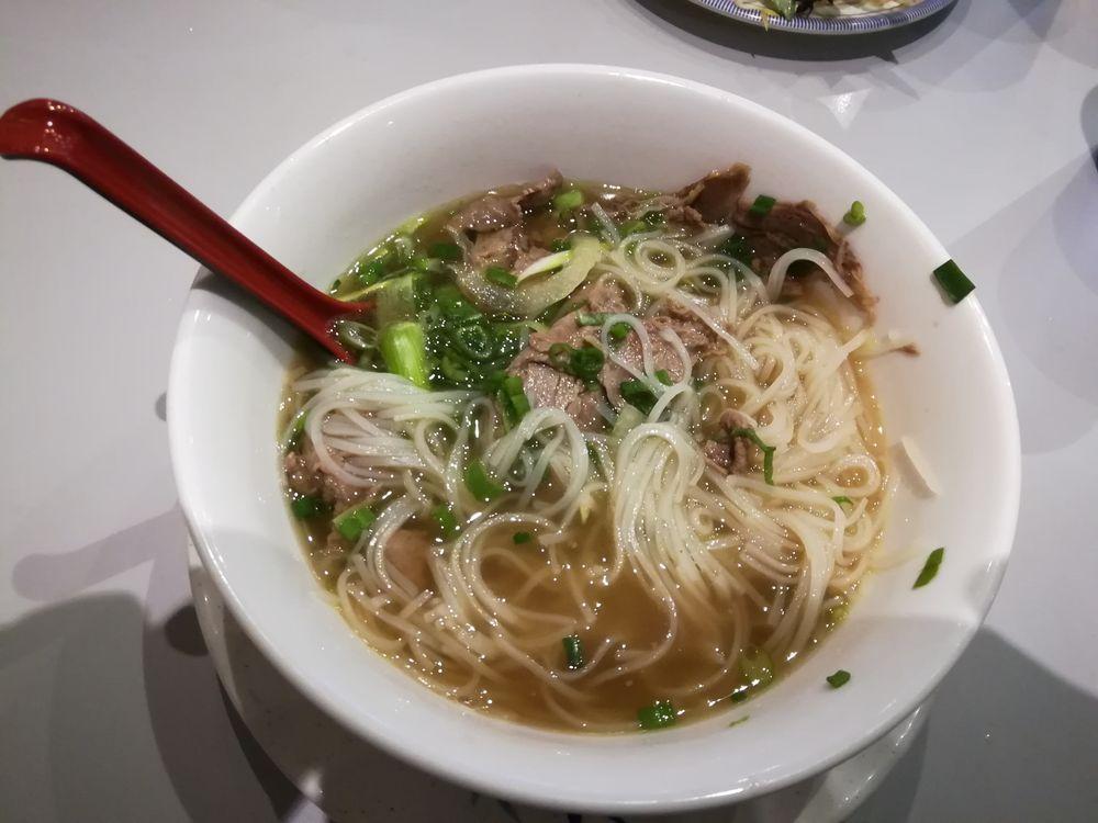 34 Rare Steak, Fatty Brisket Beef Noodle Soup · Phở Tái Gầu: 