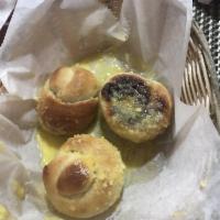 Homemade Garlic Rolls · 
