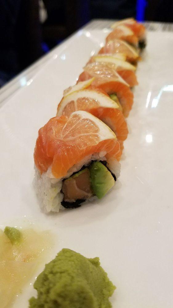49er Roll · Spicy salmon, avocado, topped with salmon and slice lemon. Served raw.
