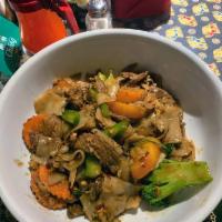 Pad Kee Mow · Fresh big flat noodles drunken with garlic, sweet Thai chili sauce, basil, tomatoes, broccol...