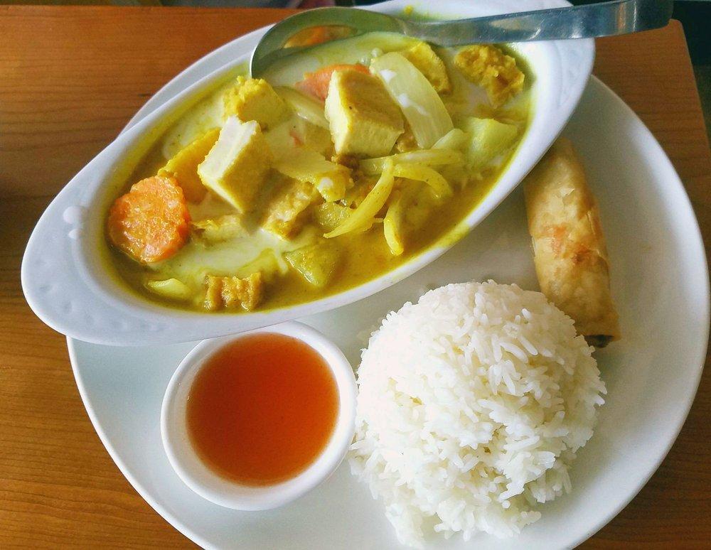 Yellow Curry · Potato, carrot and onion.