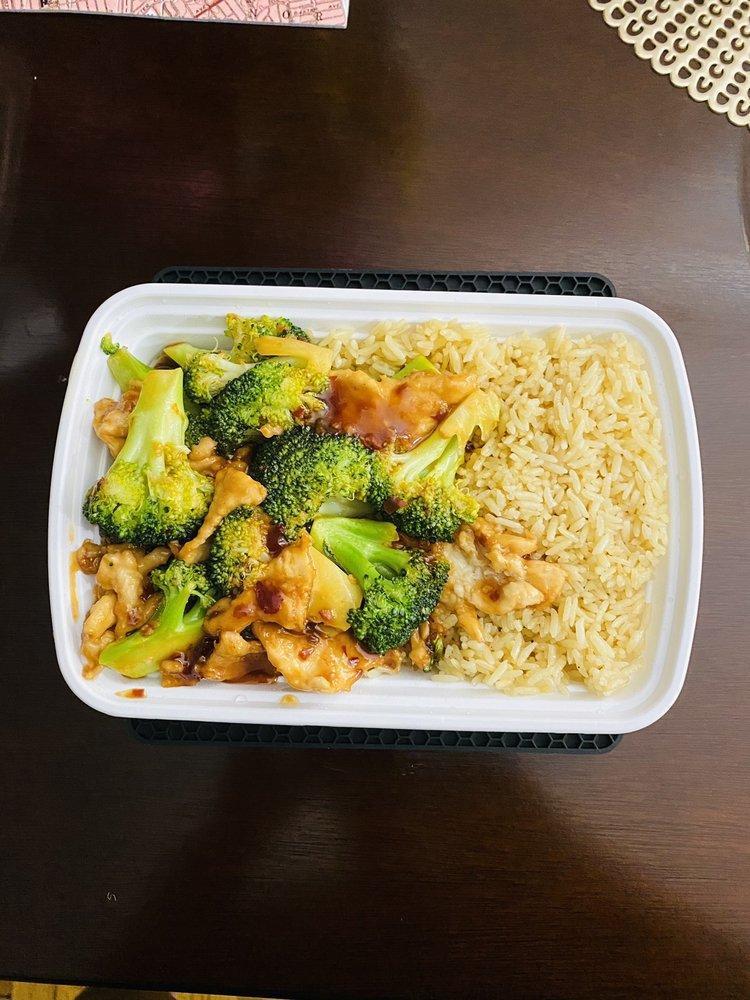 Beef and Broccoli in Garlic Sauce Lunch · 