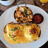 Eggs Benedict With Canadian Bacon · 