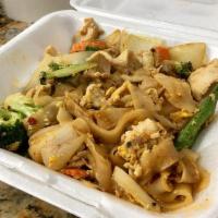Pad Si Ew · Pan-fried rice noodles with assorted vegetables, and eggs, mixed with dark soy sauce, your c...