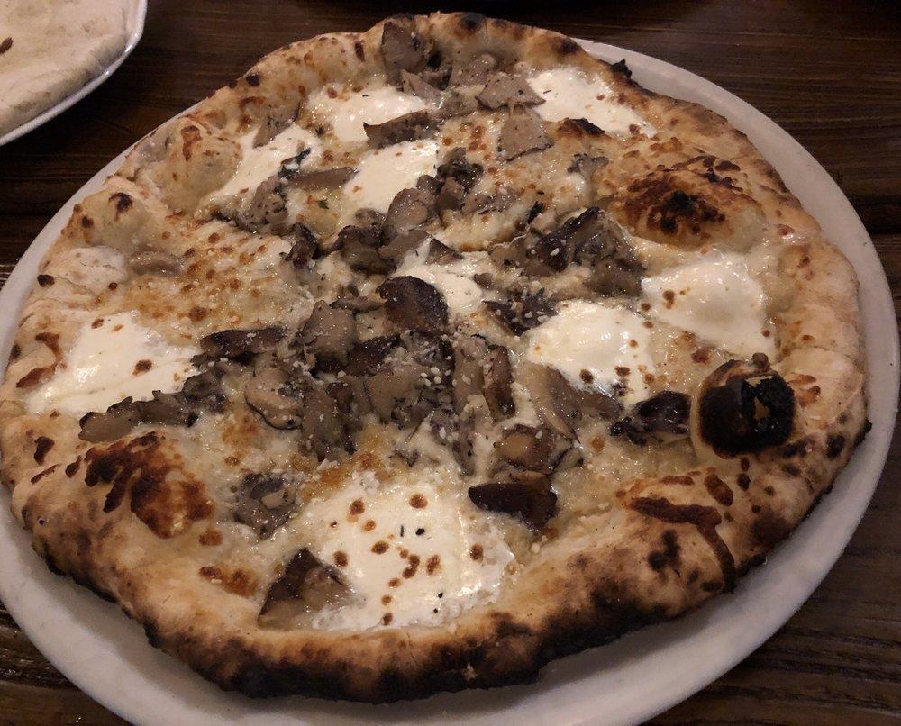 Stina Pizzeria · Pizza · Mediterranean