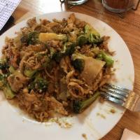 Pad See Ew · Meat or tofu is stir-fried with wide rice noodles, egg, broccoli, and white pepper.